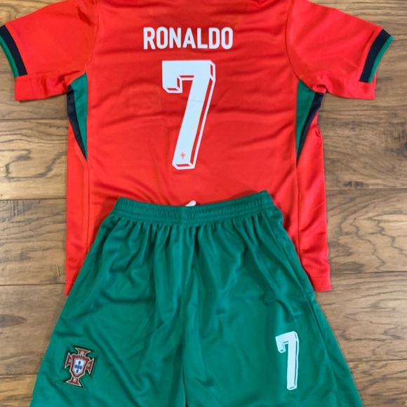 Small Youth Ronaldo Portugal Age 6-7 Size 24 Soccer Jersey Home Kit Soccer Set - Picture 1 of 5